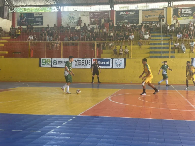 Partida de futsal entre Paty do Alferes e Volta Redonda pela Copa Rio Sul