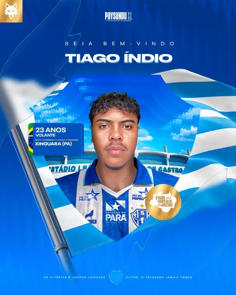 Tiago Índio, meio-campista do Paysandu, com a camisa bicolor