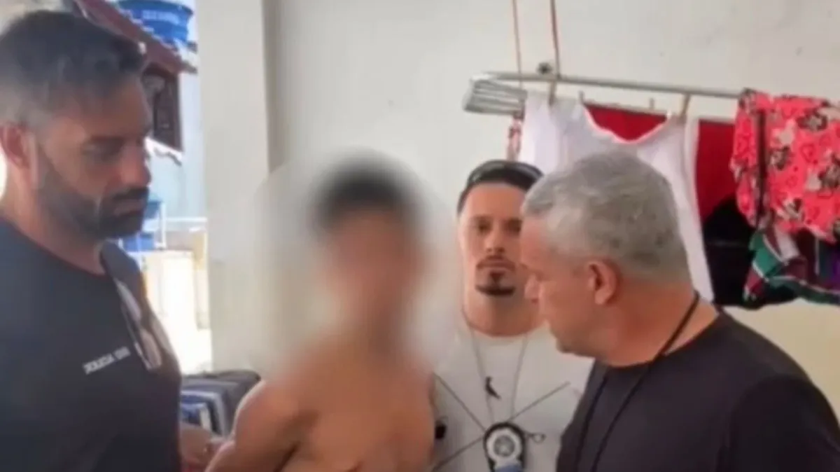 Taxista gravado em assalto no Rio de Janeiro