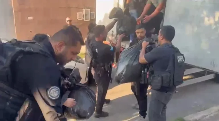 Polícia Civil recupera material esportivo do Vasco em ação contra roubo de cargas