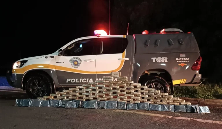 Policiais rodoviários encontram grande quantidade de drogas em compartimento secreto de carreta na Rodovia Raposo Tavares