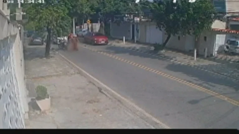 Policial de folga reagindo a assalto em Vila Valqueire