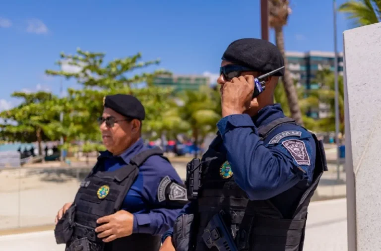 Emblema da Guarda Civil Municipal de Pouso Alegre em uniforme
