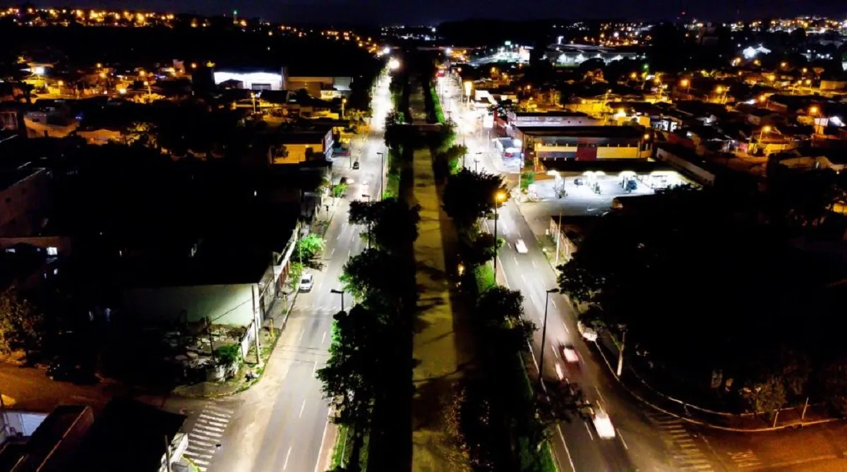 Rua em Bauru com nova iluminação pública de LED