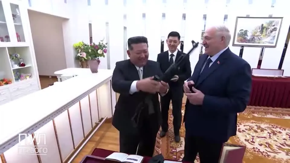 Lukashenko e Kim Jong-un trocam presentes no encontro Belarus Coreia do Norte