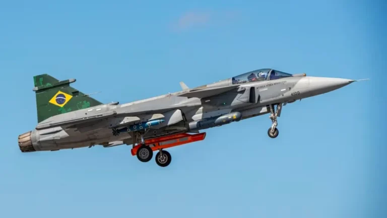Primeiro Gripen F-39E feito no Brasil, Embraer, Gavião Peixoto