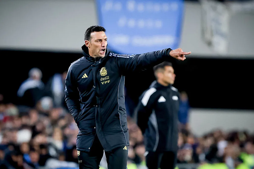 Lionel Messi em campo pela seleção argentina, foco em sua presença no próximo Mundial.