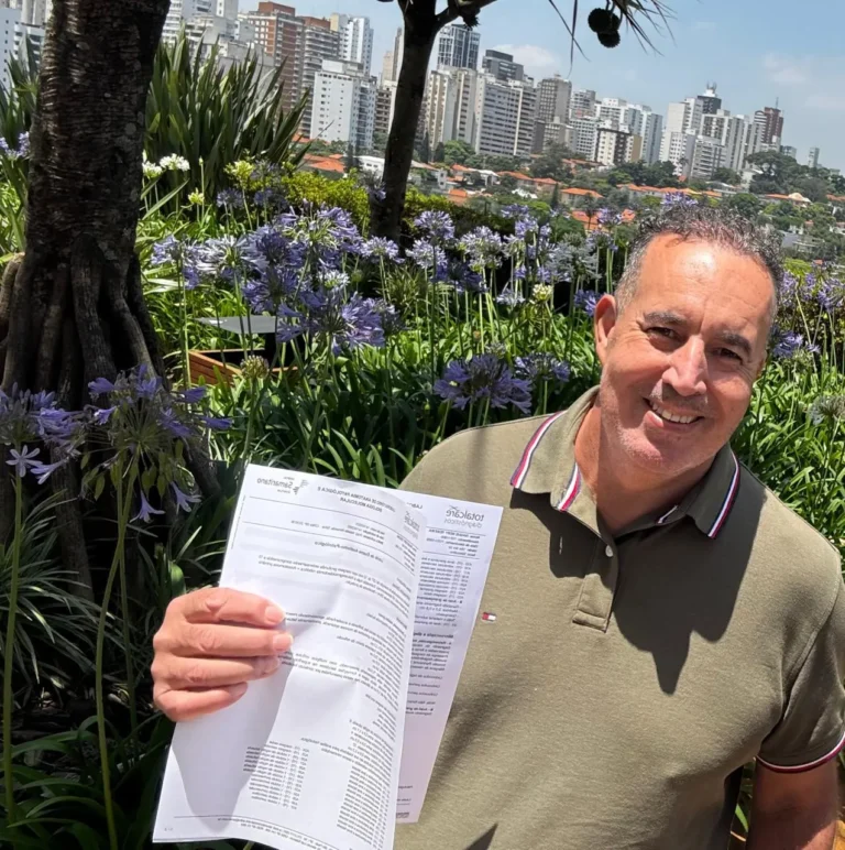 Homem curado de câncer de intestino após colonoscopia de rotina