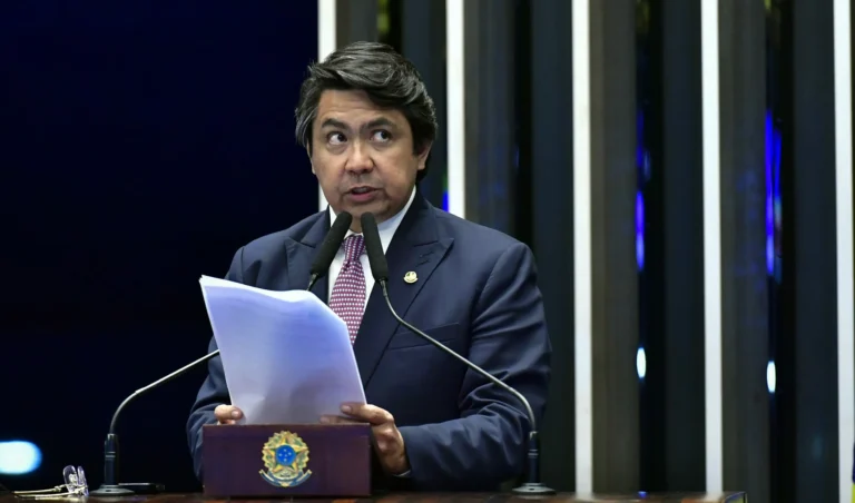 Senador Alexandre Giordano abordado pela PM com carro sem placas e CNH vencida