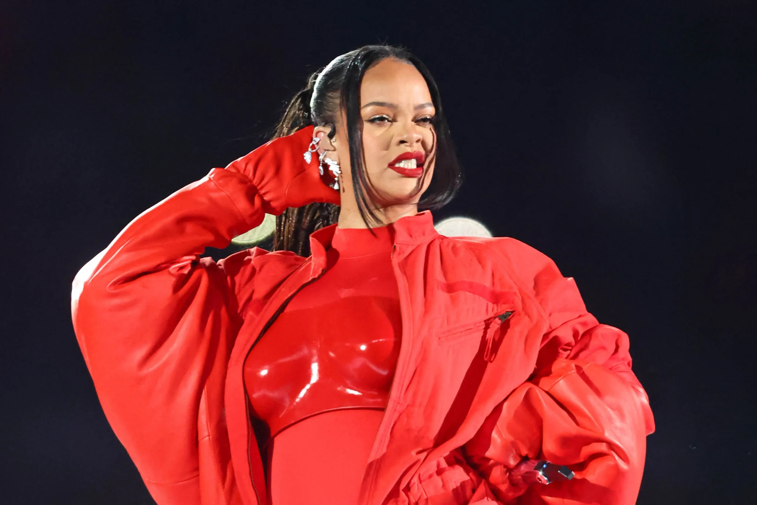 Residência de Rihanna após ataque, segurança de celebridades, casa de luxo com indícios de incidente, Ivanna Lisette Ortiz caso.