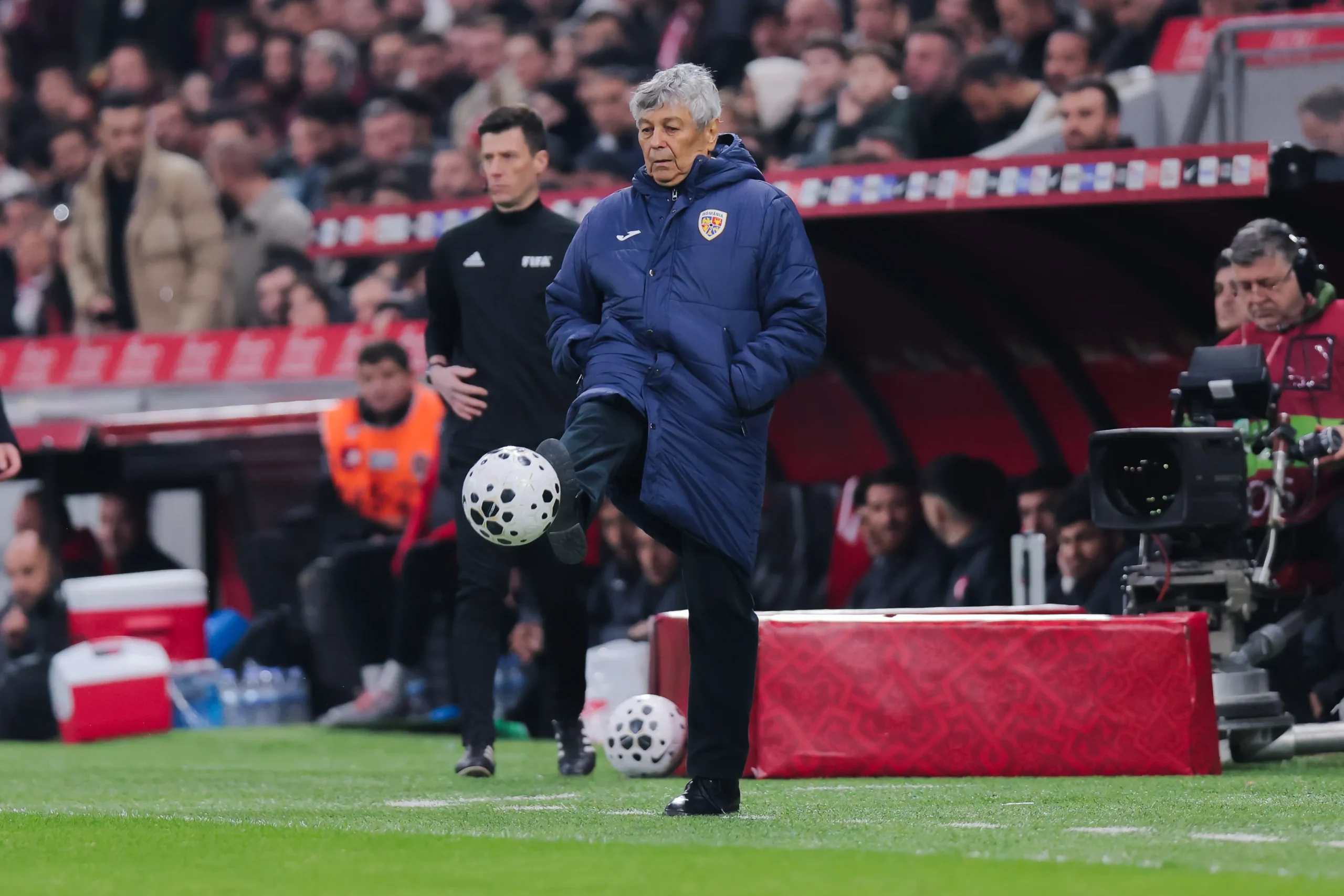 Mircea Lucescu desmaia, hospitalizado, treinador romeno, arritmia cardíaca, futebol