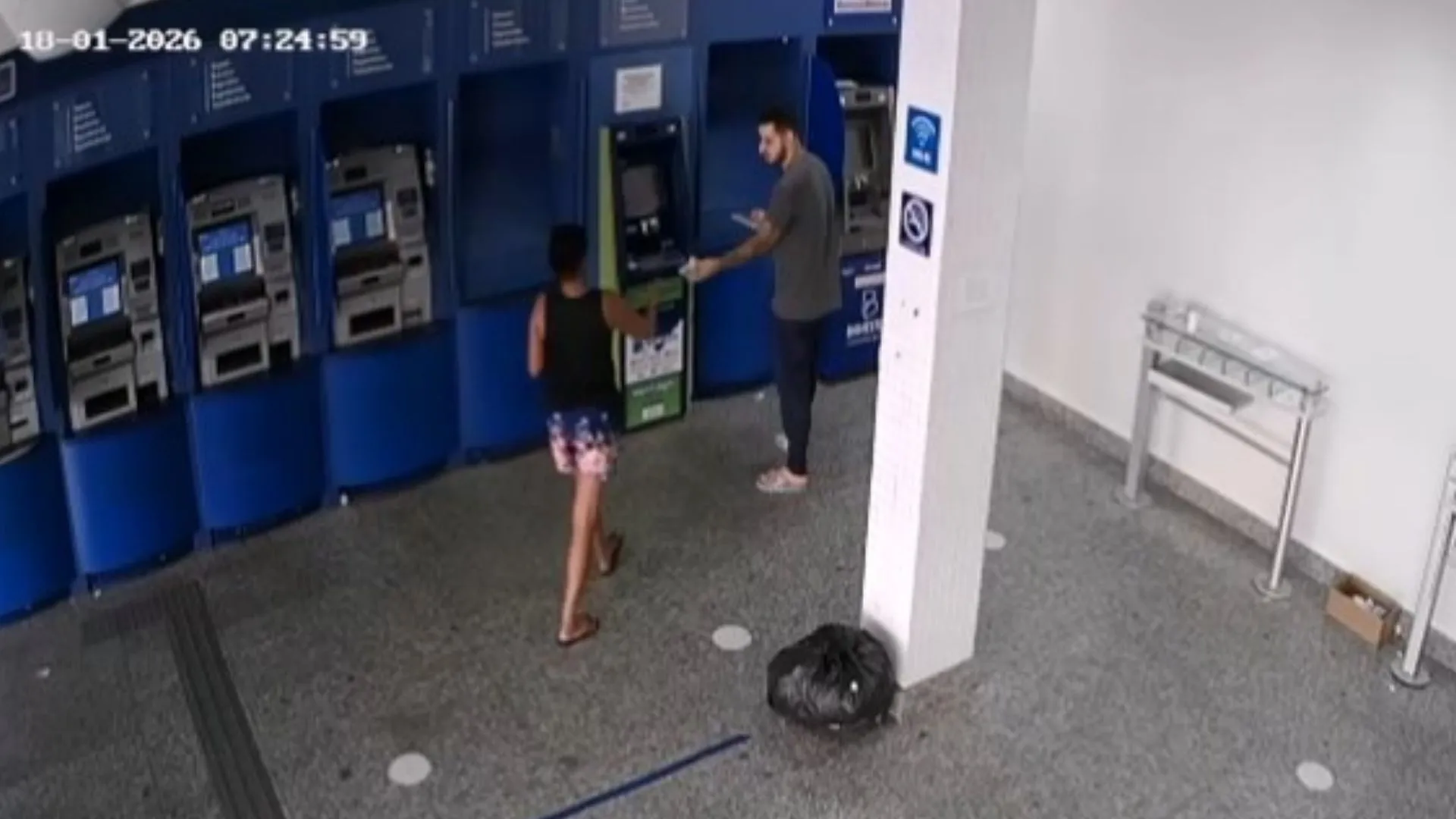 Homem preso por fraude bancária com celular roubado em Cariacica