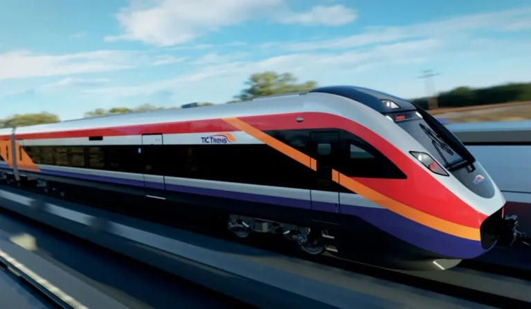 Trem Intercidades chegando à estação, projeto de conexão Campinas São Paulo