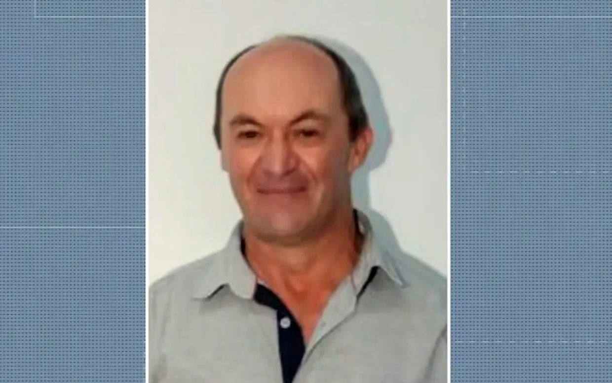 Policiais investigando a morte do vereador João Bernardes na zona rural de Munhoz