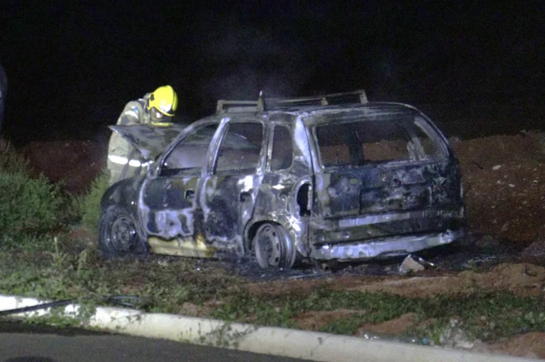Carro incendiado, polícia, zelador de boate, Ponta Grossa