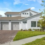 Mansão em Orlando, Flórida, com vista para o lago, onde Alexandr Ramagem supostamente morava.