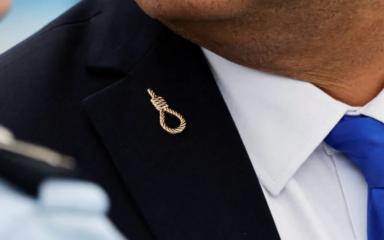 Mapa da pena de morte global e broche de forca israelense