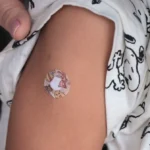 Crianças, idosos e gestantes recebendo a vacina da gripe em Campinas