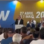 Tratores e colheitadeiras em campo, representando financiamentos de máquinas agrícolas com juros reduzidos pelo Move Agrícola.