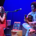 Aline Paes e Pedro Franco no palco, celebrando os afro-sambas de Baden e Vinicius