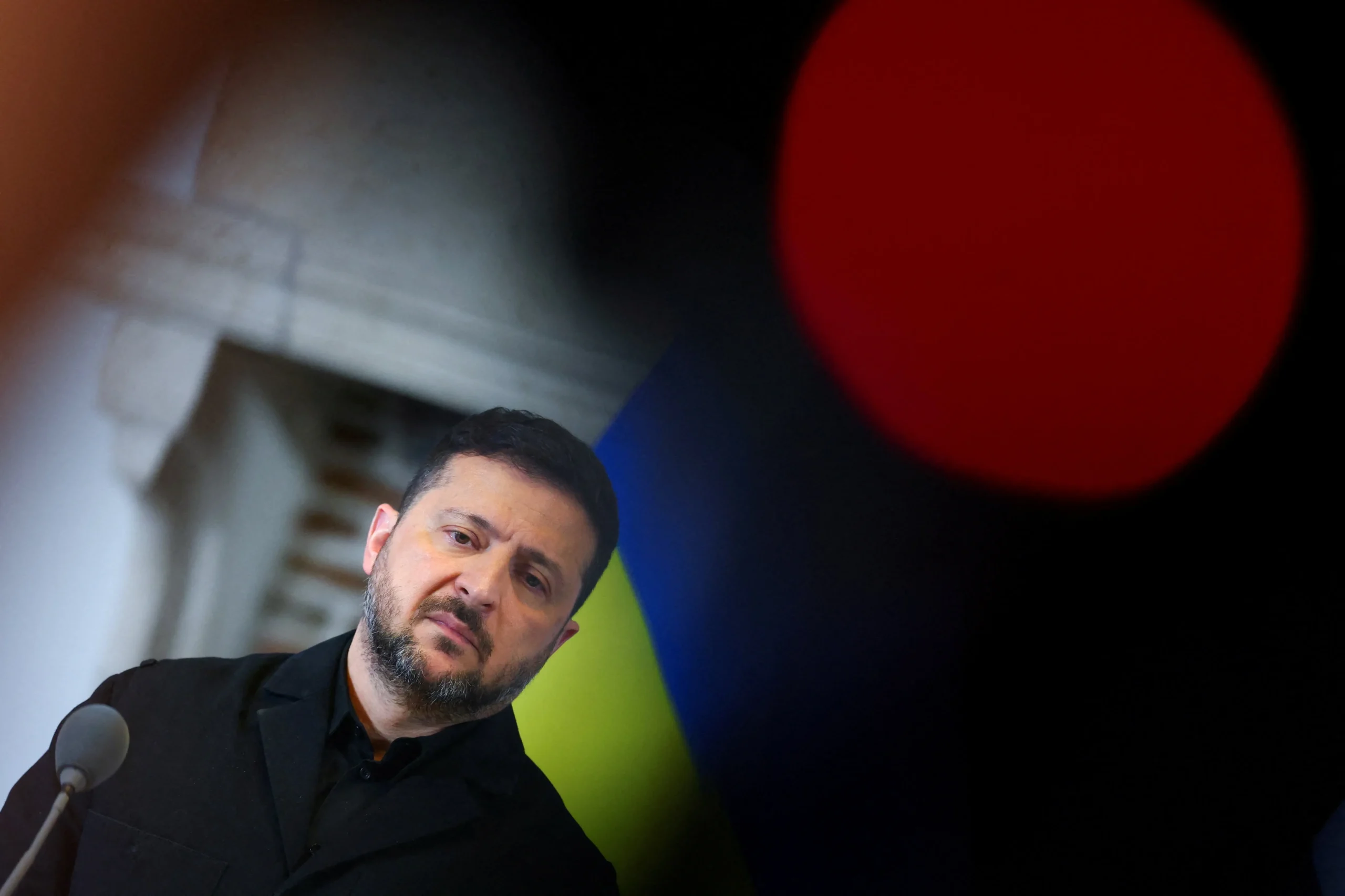 Volodymyr Zelensky, presidente da Ucrânia, falando sobre o impacto do alívio das sanções ao petróleo russo na guerra.