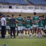 Jogador do Altos em campo, refletindo sobre a sequência de jogos sem vitórias.