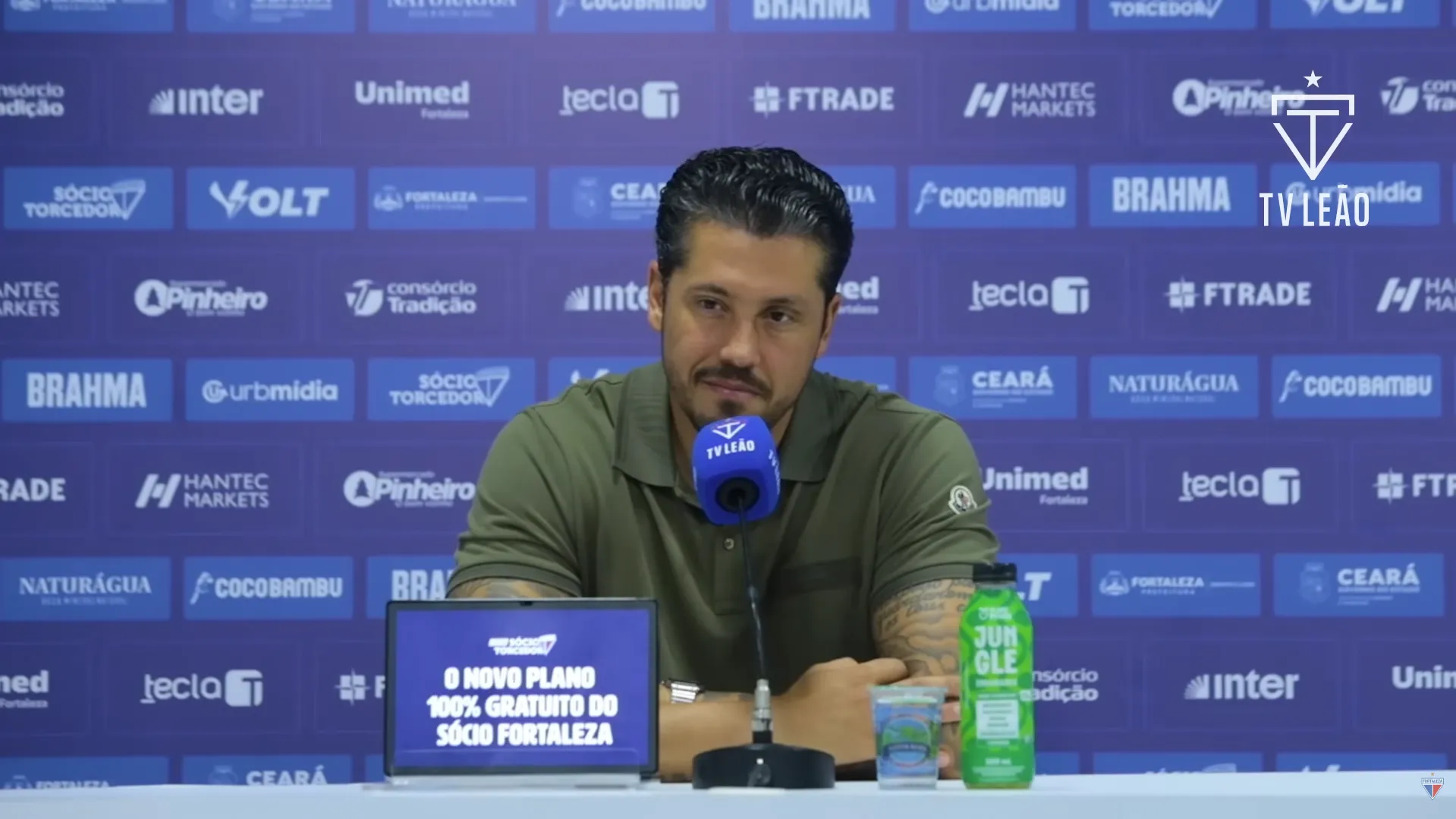 Thiago Carpini técnico Fortaleza protestos torcida futebol campo