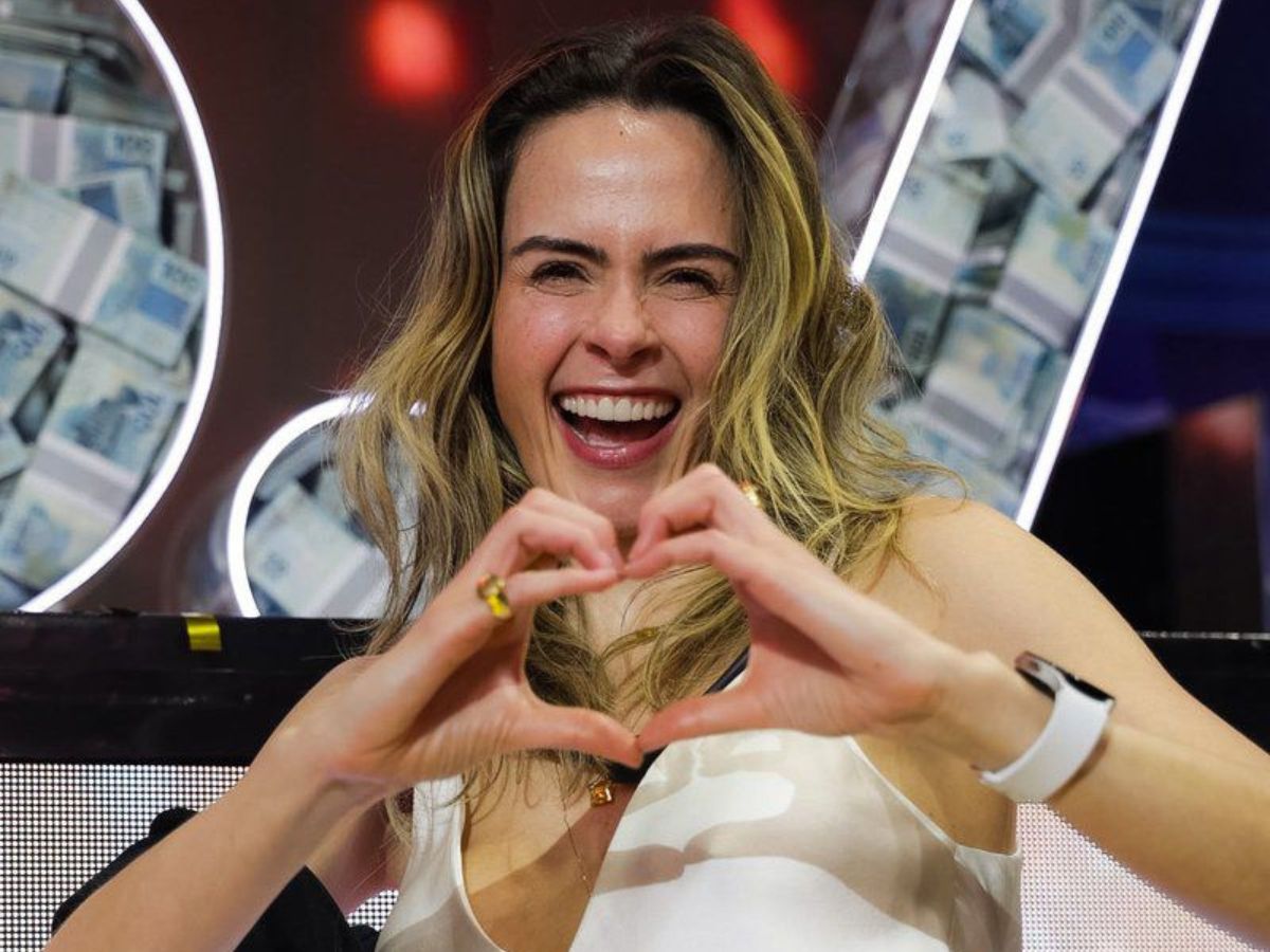 Ana Paula Renault e Cida Renault juntas, defendendo-se de críticas