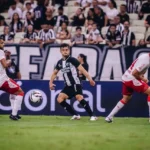 Time do Ceará comemorando gol em jogo da Série B contra o Náutico.