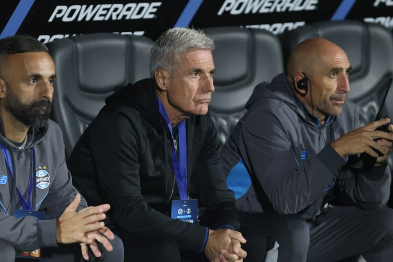 Luís Castro Grêmio, derrota Sul-Americana, pressão treinador