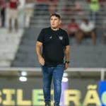 Técnico Eduardo Barroca, CRB, futebol, pressão, desânimo, gramado, jogo, derrota