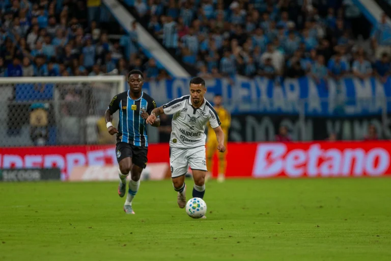 Pikachu, jogador do Remo, pede desculpas após expulsão em campo