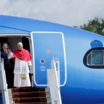 Papa Leão XIV em viagem pela África, defendendo a paz e coexistência após críticas de Donald Trump.