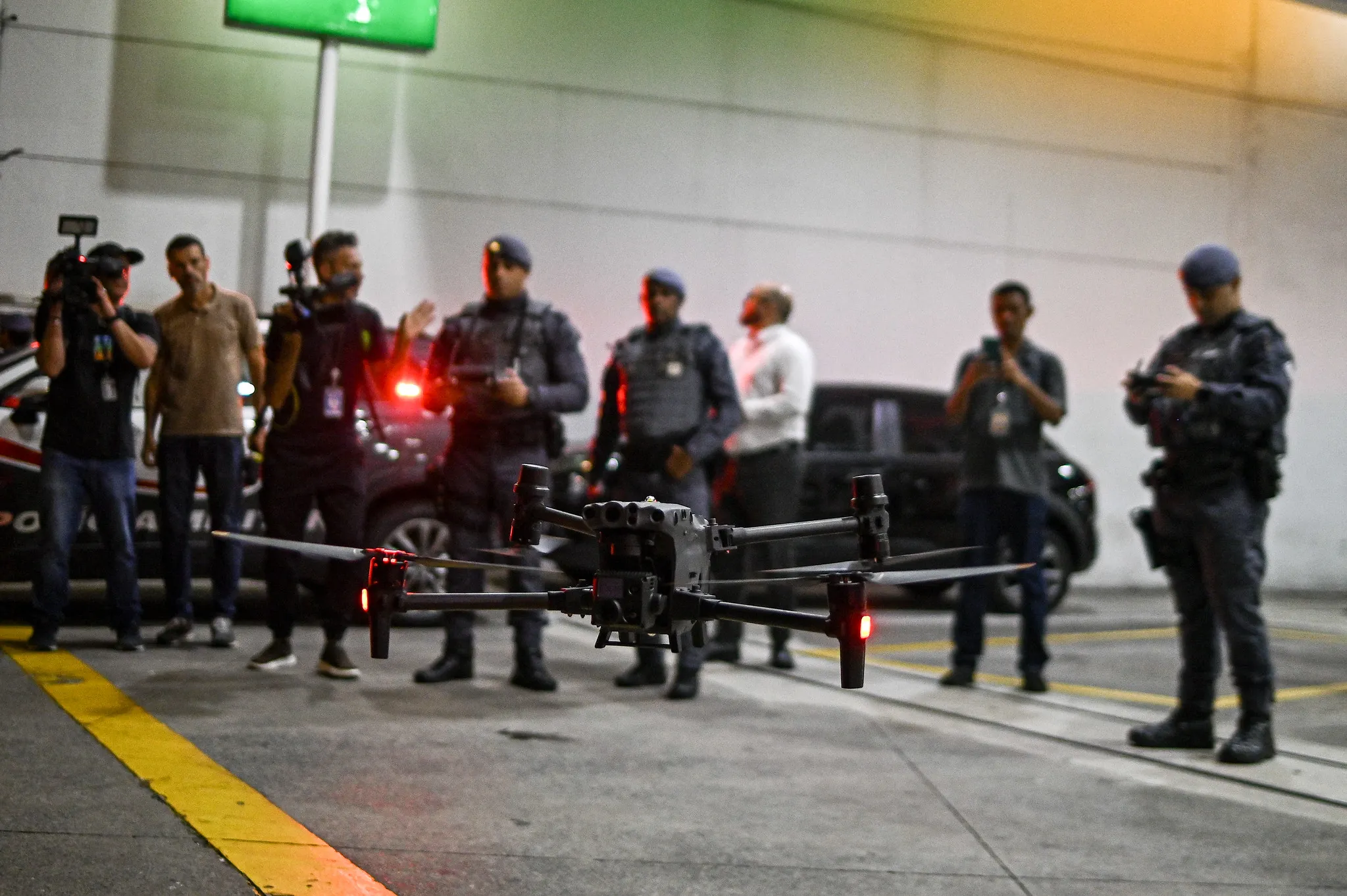 Drones e helicópteros em ação na Operação Quebra-Vidro da PM em SP