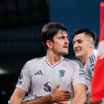 Harry Maguire Manchester United zagueiro confiante campo