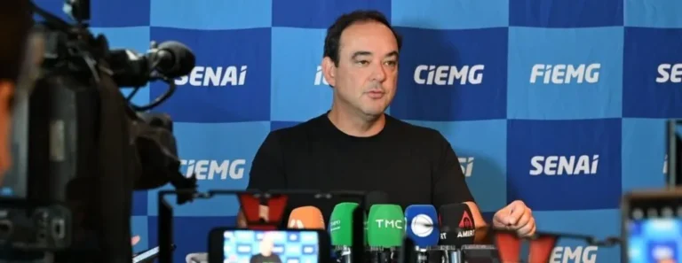 Flávio Roscoe, ex-presidente da Fiemg, em coletiva de imprensa sobre sua candidatura eleitoral.