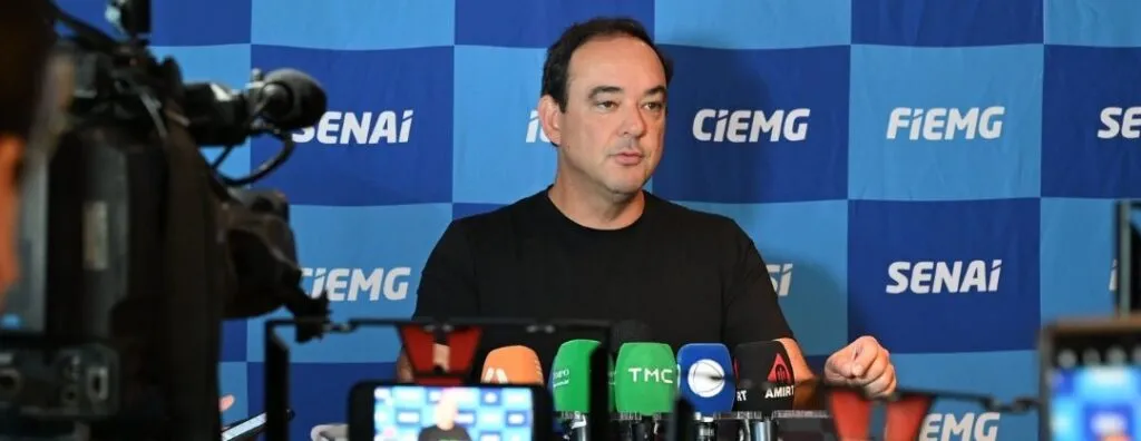 Flávio Roscoe, ex-presidente da Fiemg, em coletiva de imprensa sobre sua candidatura eleitoral.