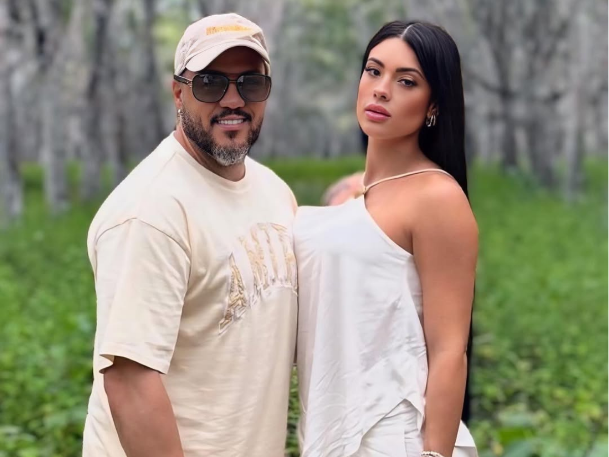 Rayane Figliuzzi e Belo em foto de casal