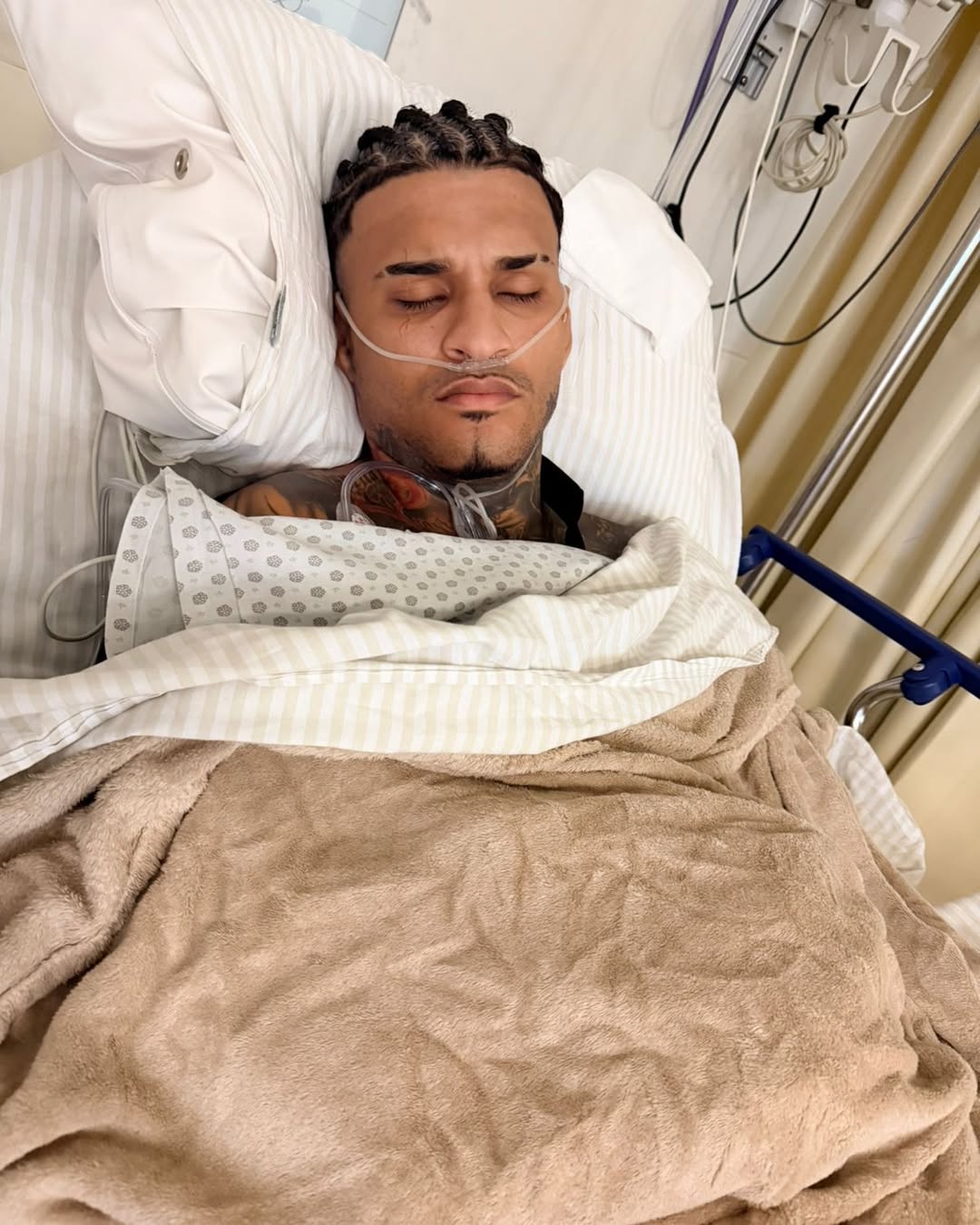 Anderson Neiff em recuperação, mostrando resiliência após incidente.