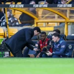 Andoni Iraola técnico Bournemouth Premier League instruindo jogadores