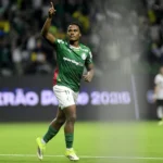 Jhon Arias comemorando gol pelo Palmeiras em jogo da Libertadores