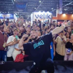 Público no Arnold Brasil 2026, fisiculturistas no palco, Ramon Dino, Samson Dauda, feira fitness