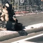 Artefato explosivo encontrado em Copacabana sendo removido por equipe especializada