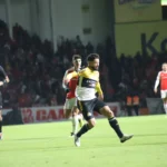 Arthur Caíke, atacante do Botafogo-SP, em ação no gramado