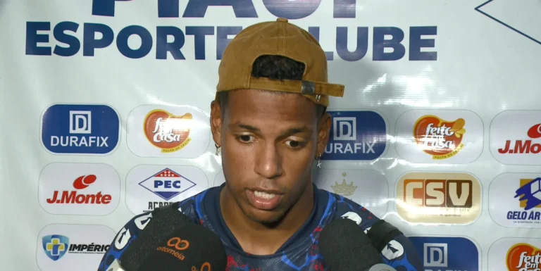 Kauã Maranhão Piauí comemorando gol, artilheiro do time