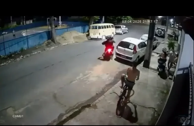 Assalto à mão armada em Guarus flagrado por câmeras de segurança