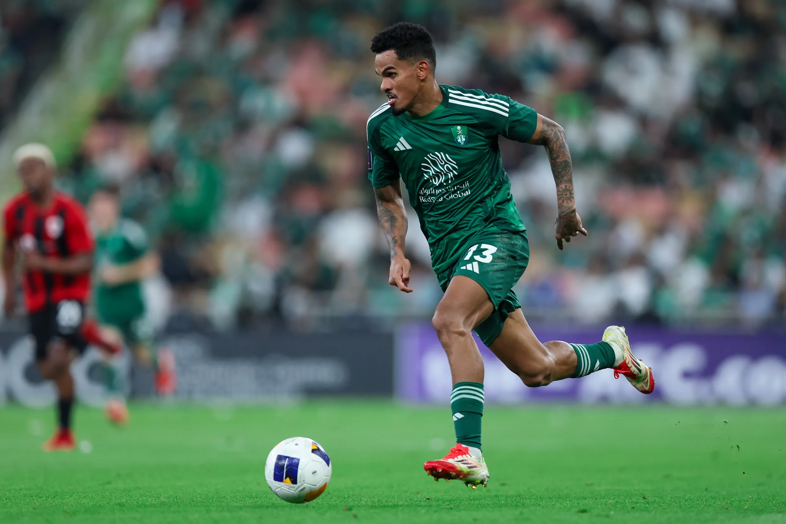 Galeno do Al-Ahli criticando a arbitragem do Campeonato Saudita