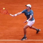 João Fonseca jogando tênis no ATP de Munique contra Alejandro Tabilo