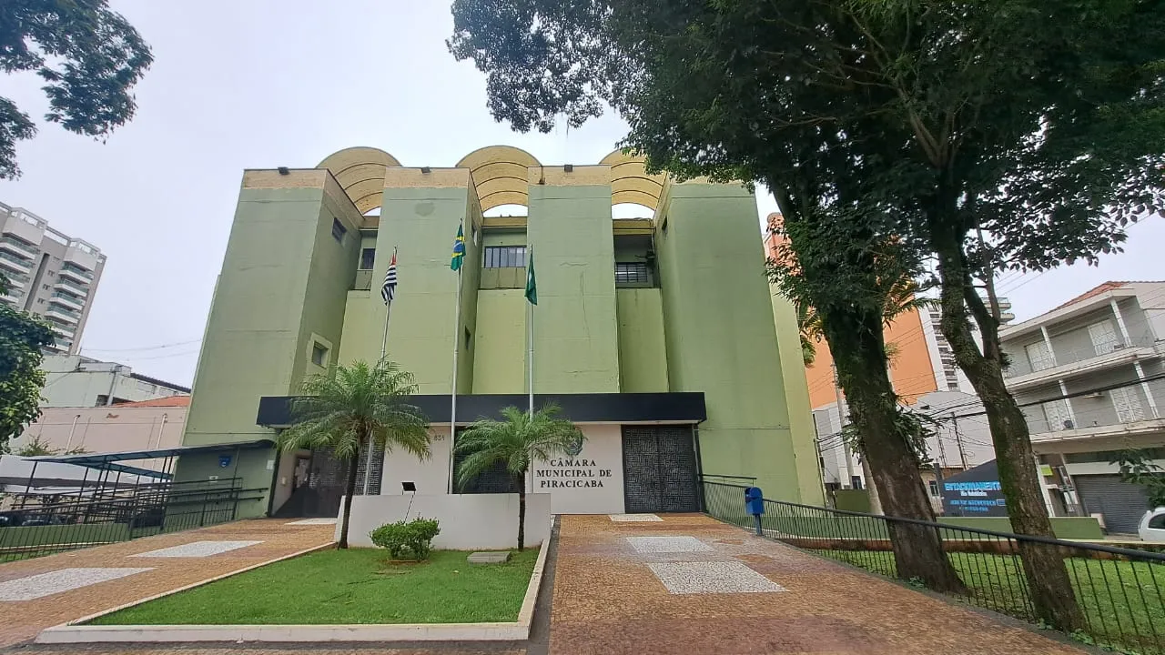 Imagem do futuro Parque Linear Vila Porto em Piracicaba com passarela e áreas de convivência