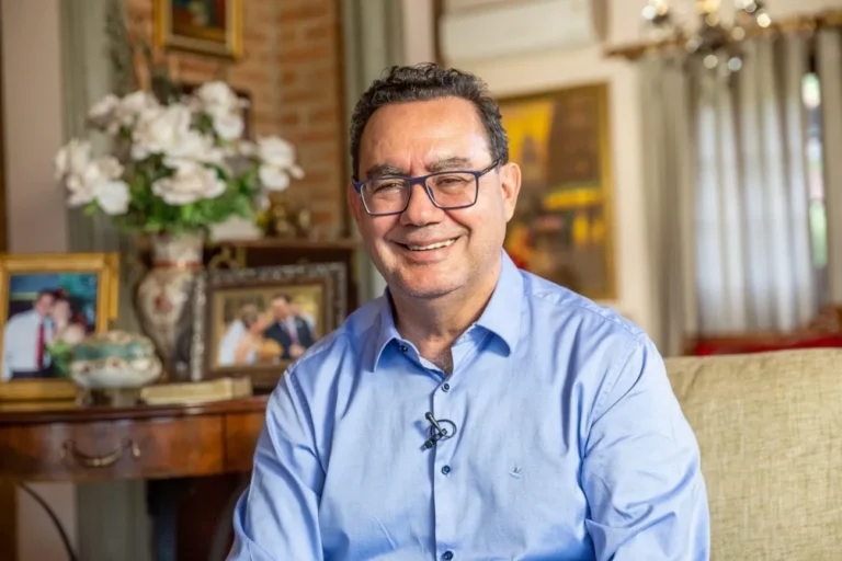 Augusto Cury, escritor e pré-candidato à Presidência pelo Avante, em discurso.